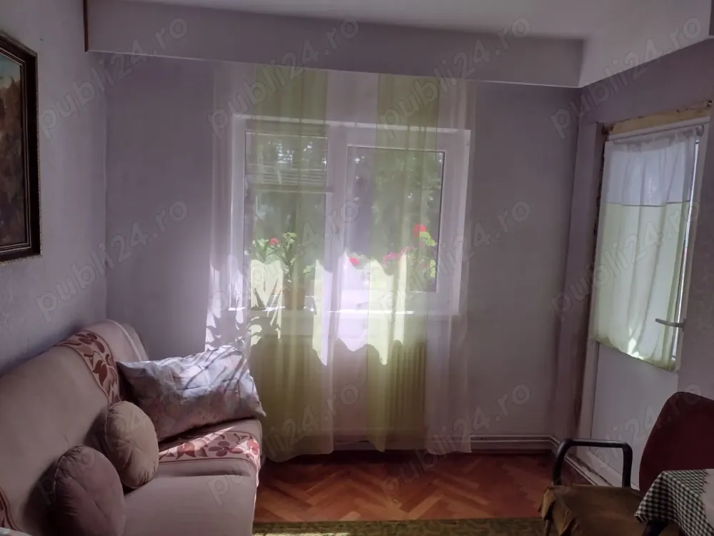 PF primesc in gazda o fata,nefumatoare,ocupabil imediat - imagine 1