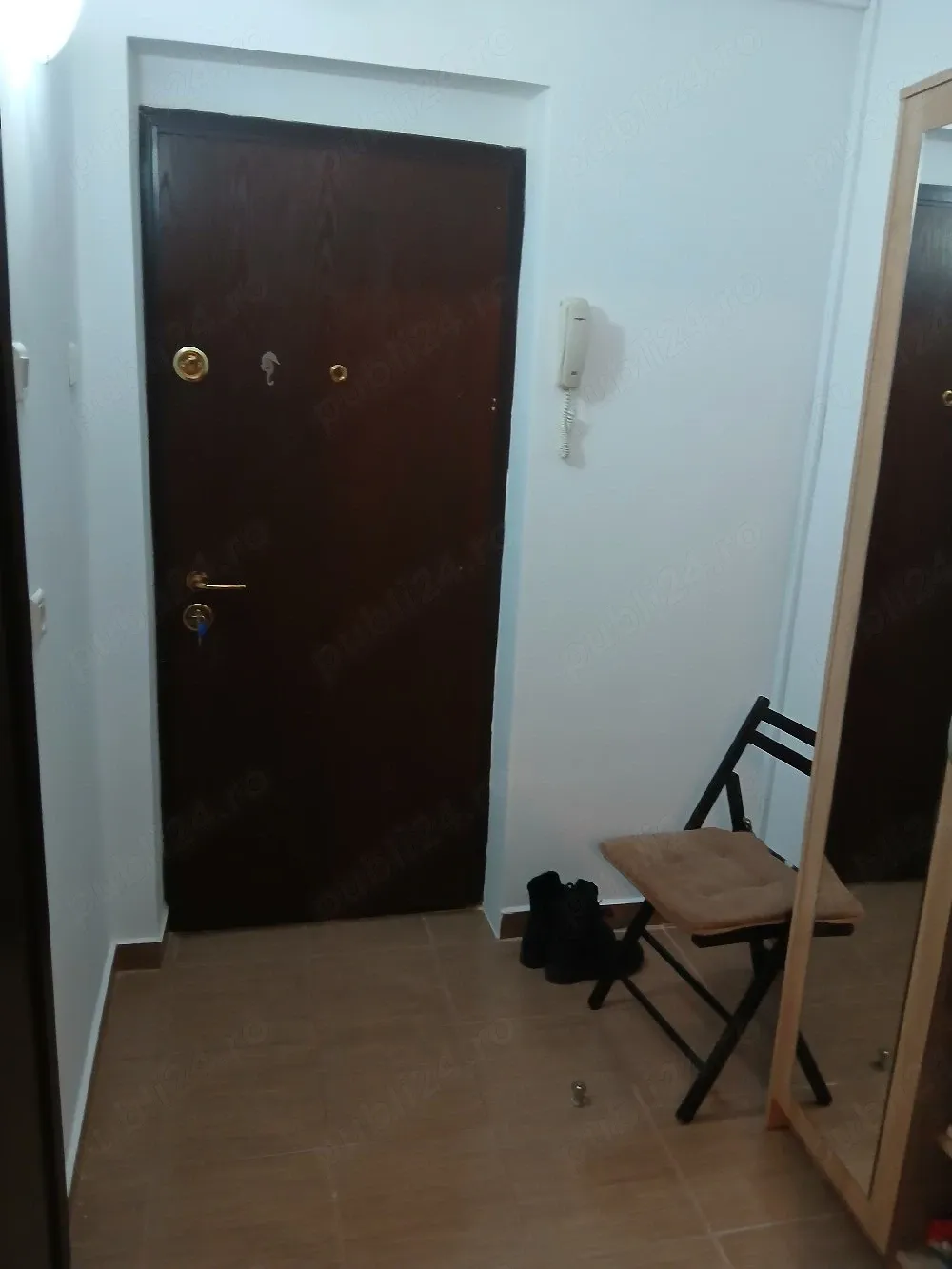 Direct proprietar ofer garsonieră mare, decomandată, curată mobilată zona Far