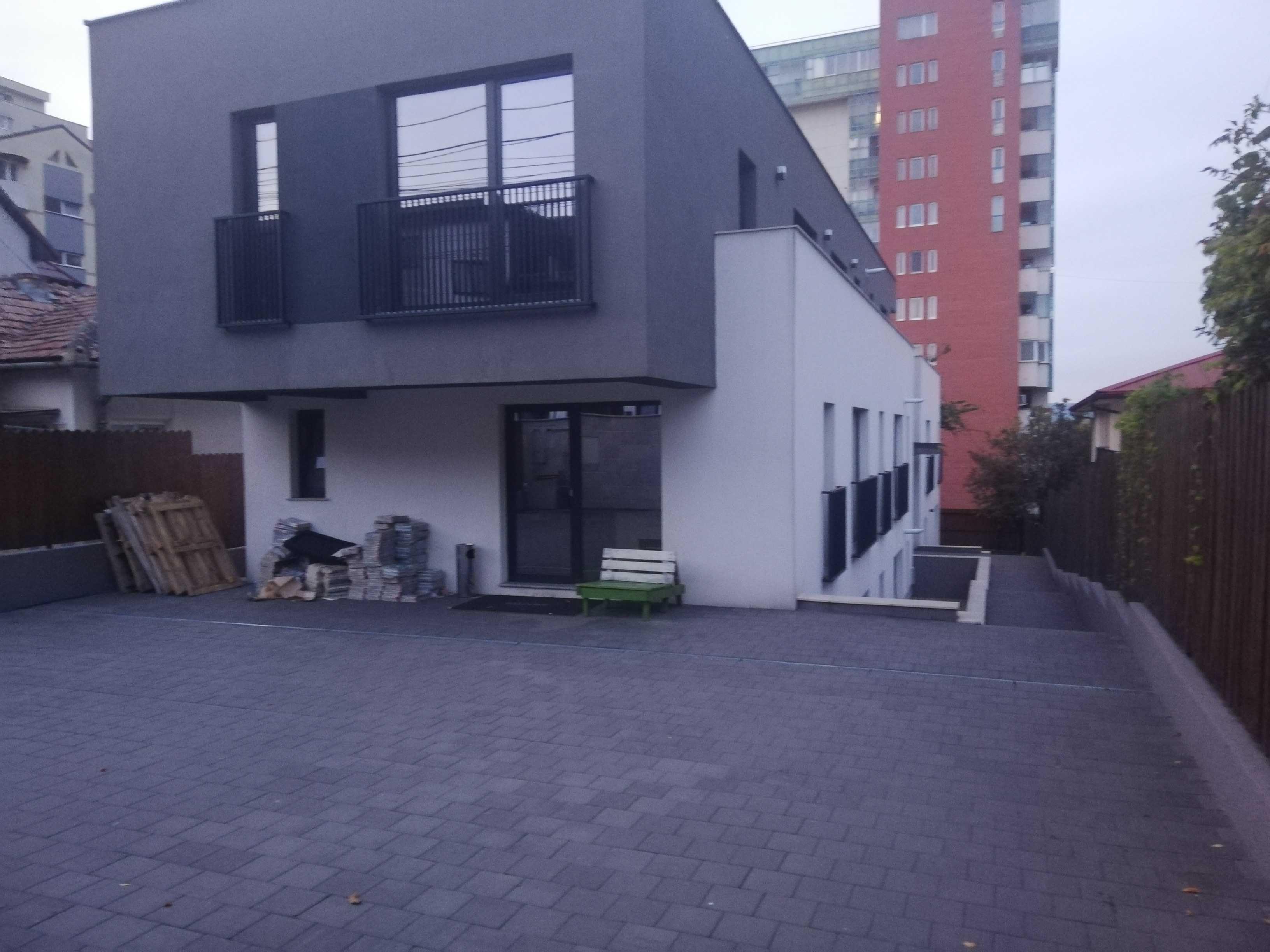 Dau in chirie cladire de 500 mp superfinisat, compus din 4 apartamente, momentan amenajat birouri, teren 600 mp, imrejmuit, str Meteor si Observator - imagine 1