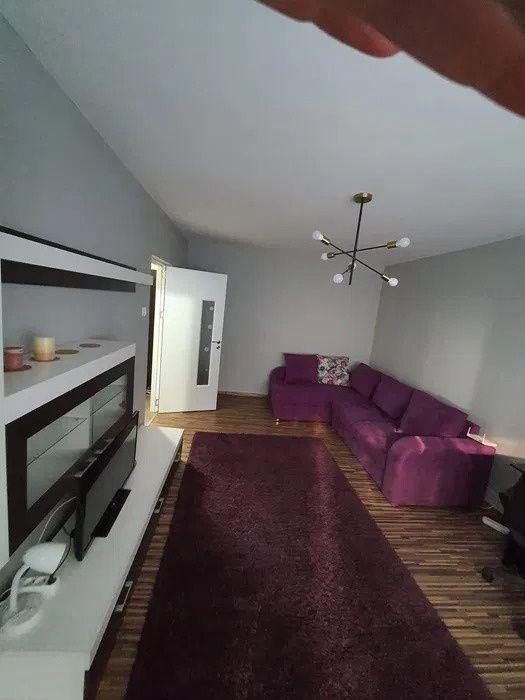 Inchiriez Apartament 2 Camere Decomandat Direct Propietar-Sector 4 - imagine 1