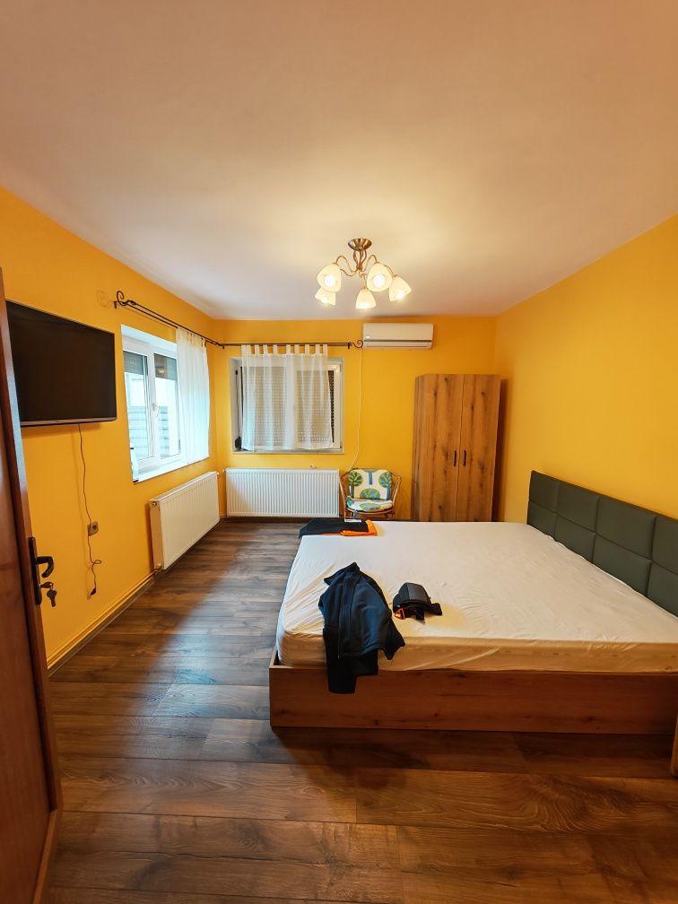 Ofer spre închiriere casa cu 3 camere, aproape de plajă - imagine 1