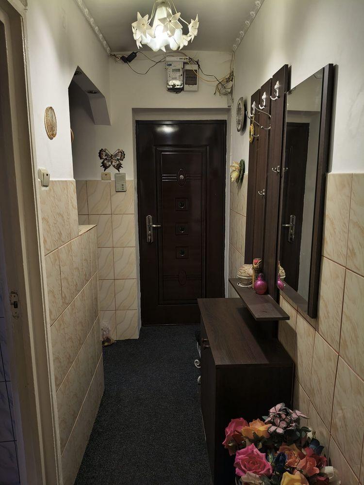 Vand apartament 2 camere zona Rogerius