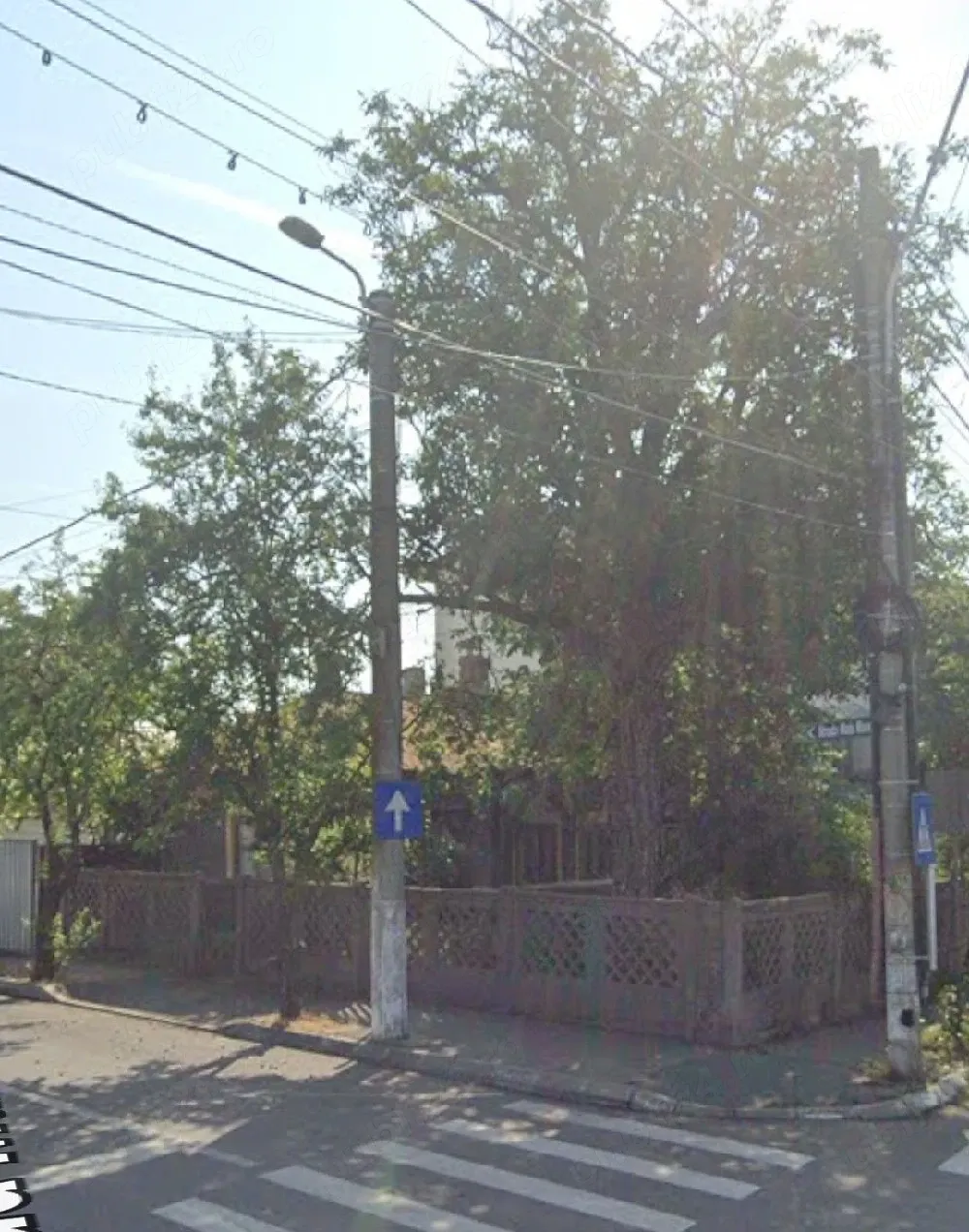 Proprietar vand casa demolabila pe colt-200mp