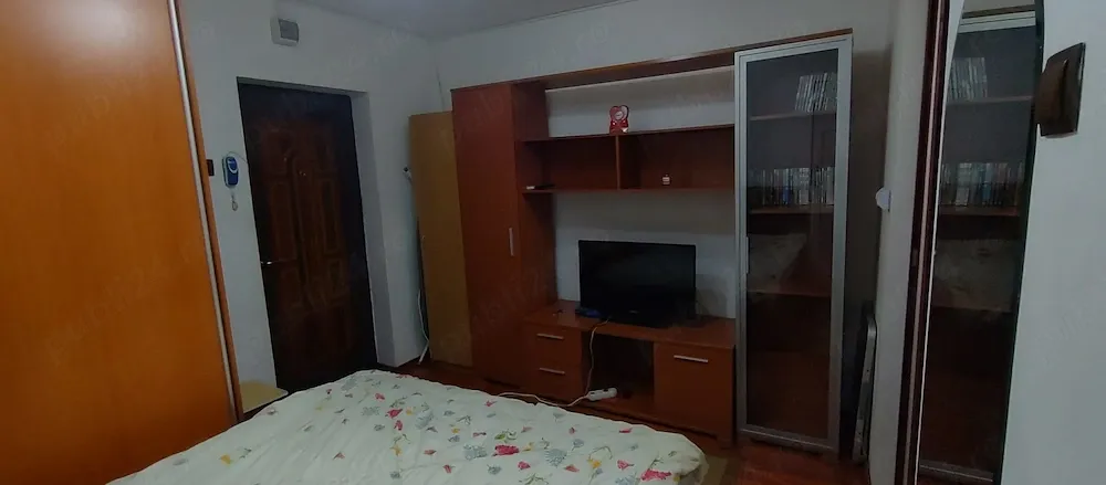 Ofer spre inchiriere garsoniera cf. 3