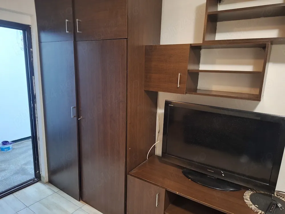 Inchiriez 2 garsoniere cu 1300 lei  in spate la Mega Mall, si la straini