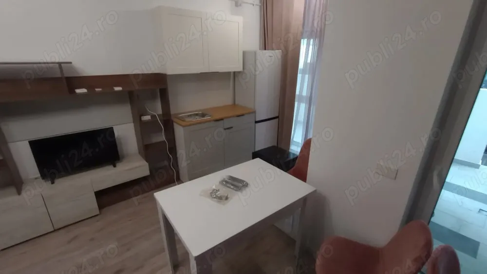 Apartament 3 camere cu 2 bai, terasa, gradina și parcare