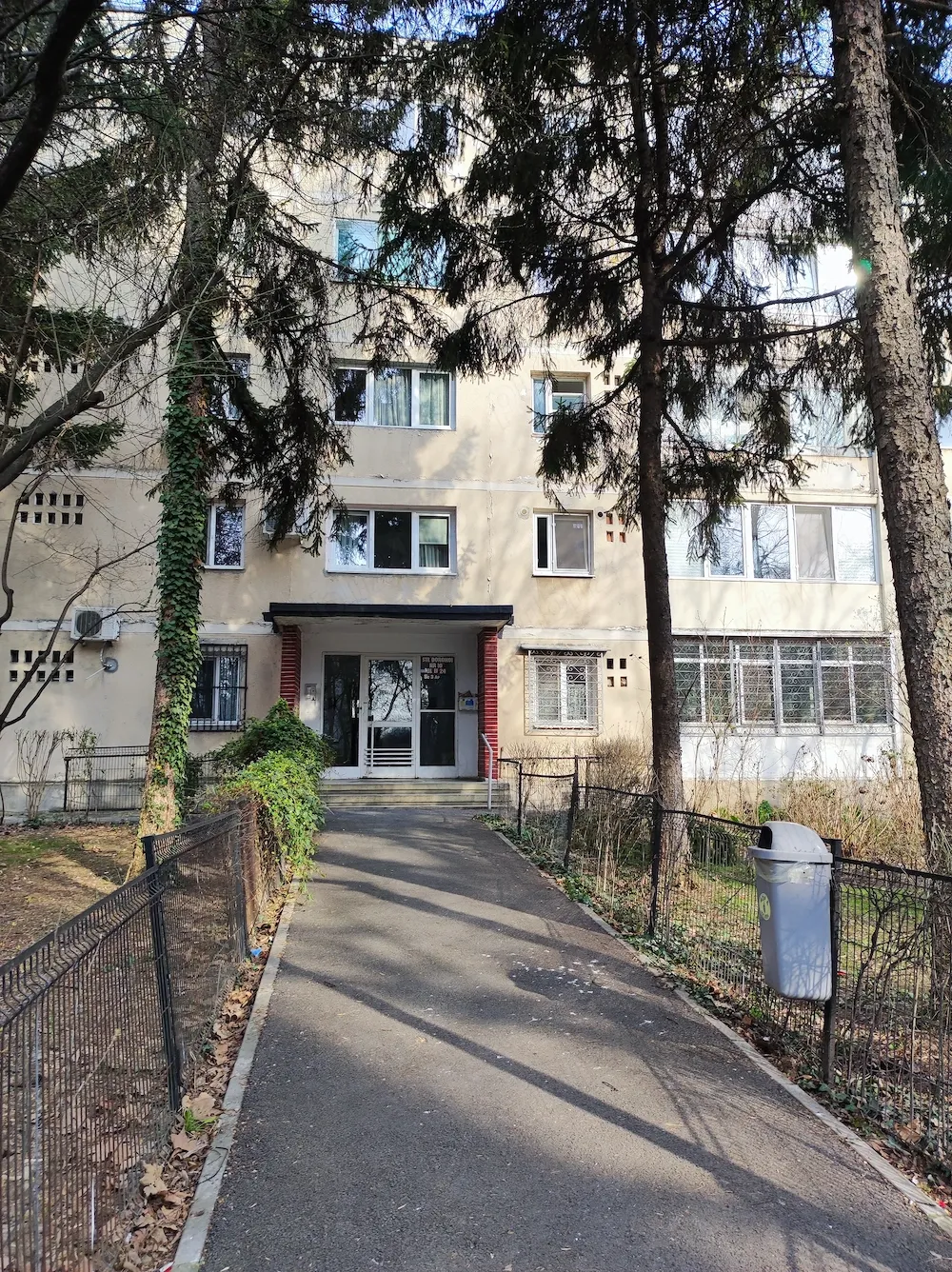 apartament 4 camere, decomandat, etaj.3  bloc 4, zona Berceni - Brancoveanu ( Strada Dorohoi ) - imagine 1