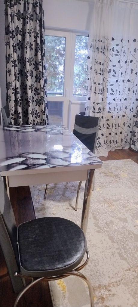 închiriez apartament