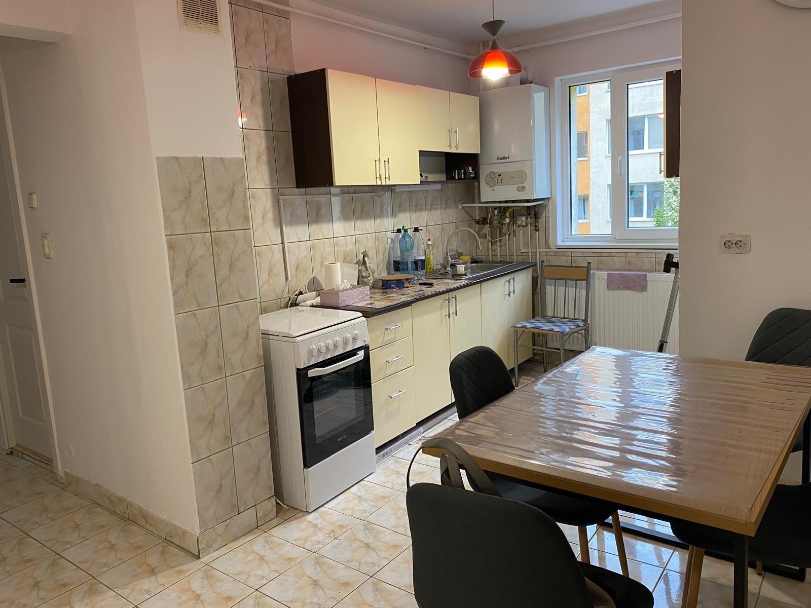 Închiriez apartament 3 camere decomandat str Grigore Alexandrescu