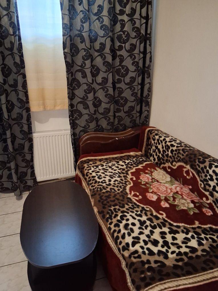 Închiriez garsoniera zona Cet