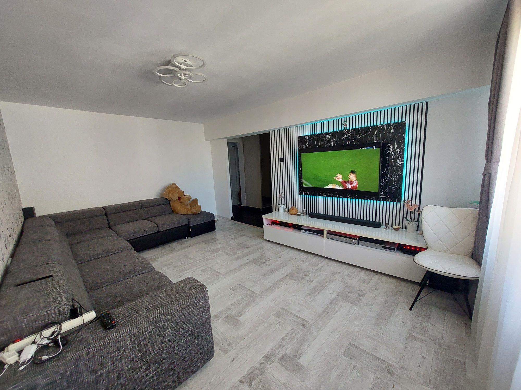 Vând apartament 3 camere decomandat Sup. 75mp