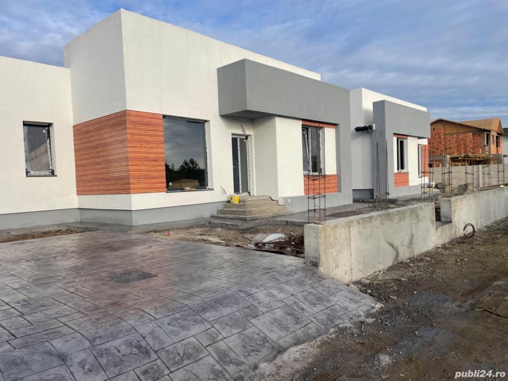Casa vila la curte cu 4 camere in com Berceni aproape de statia de metrou Tudor Arghezi - imagine 1