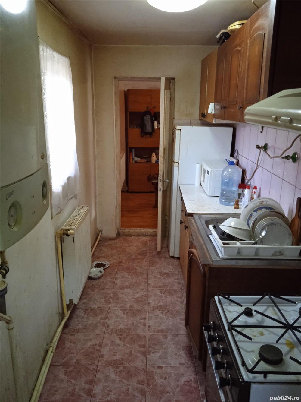 Teren 1000m2 cu casa bătrânească