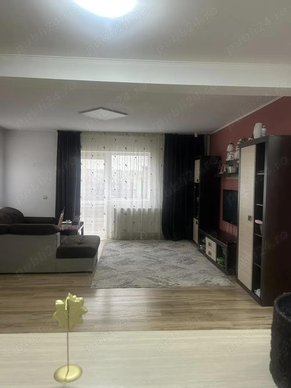 Vand casa la curte, spatioasa si luminoasa! - imagine 1