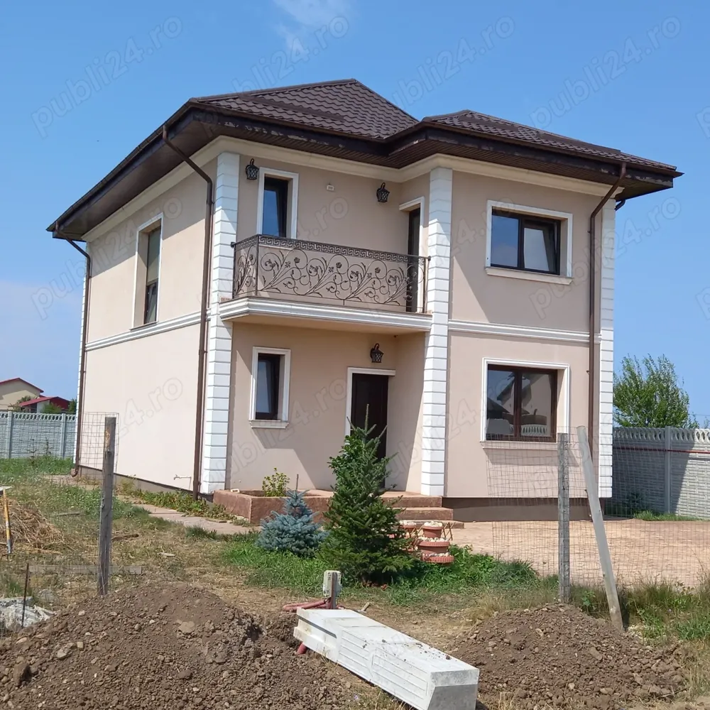 Vand casa cu etaj, 4 camere plus living spatios