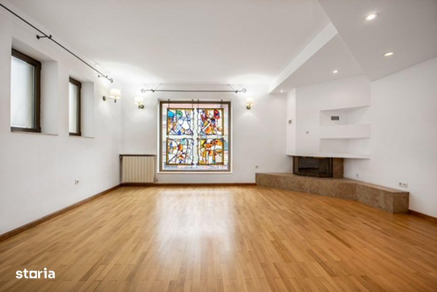 Vilă modernă, str. Dr. C-tin Caracaș nr.47, direct de la proprietar
