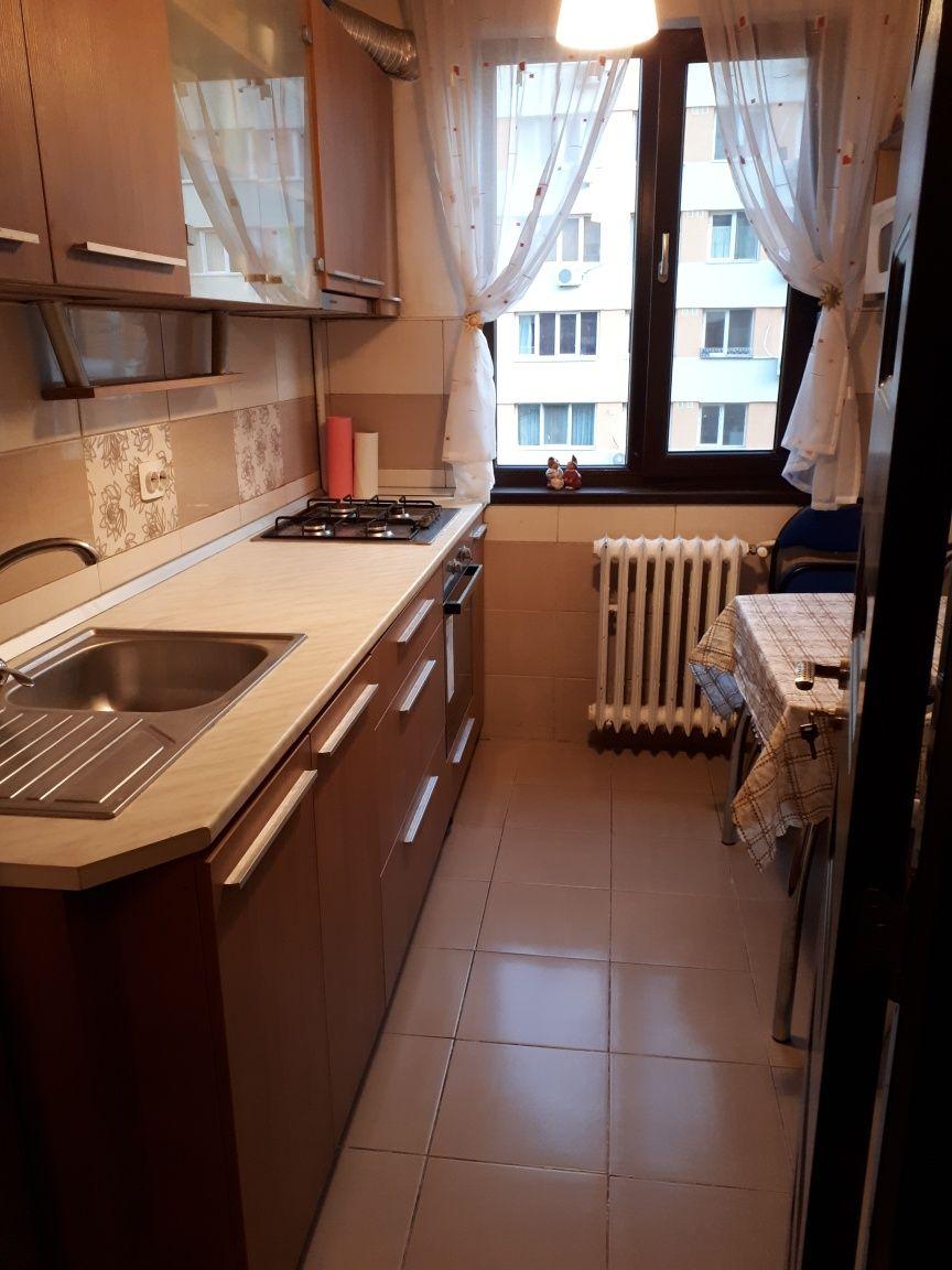 Apart.3 camere, metrou Obor