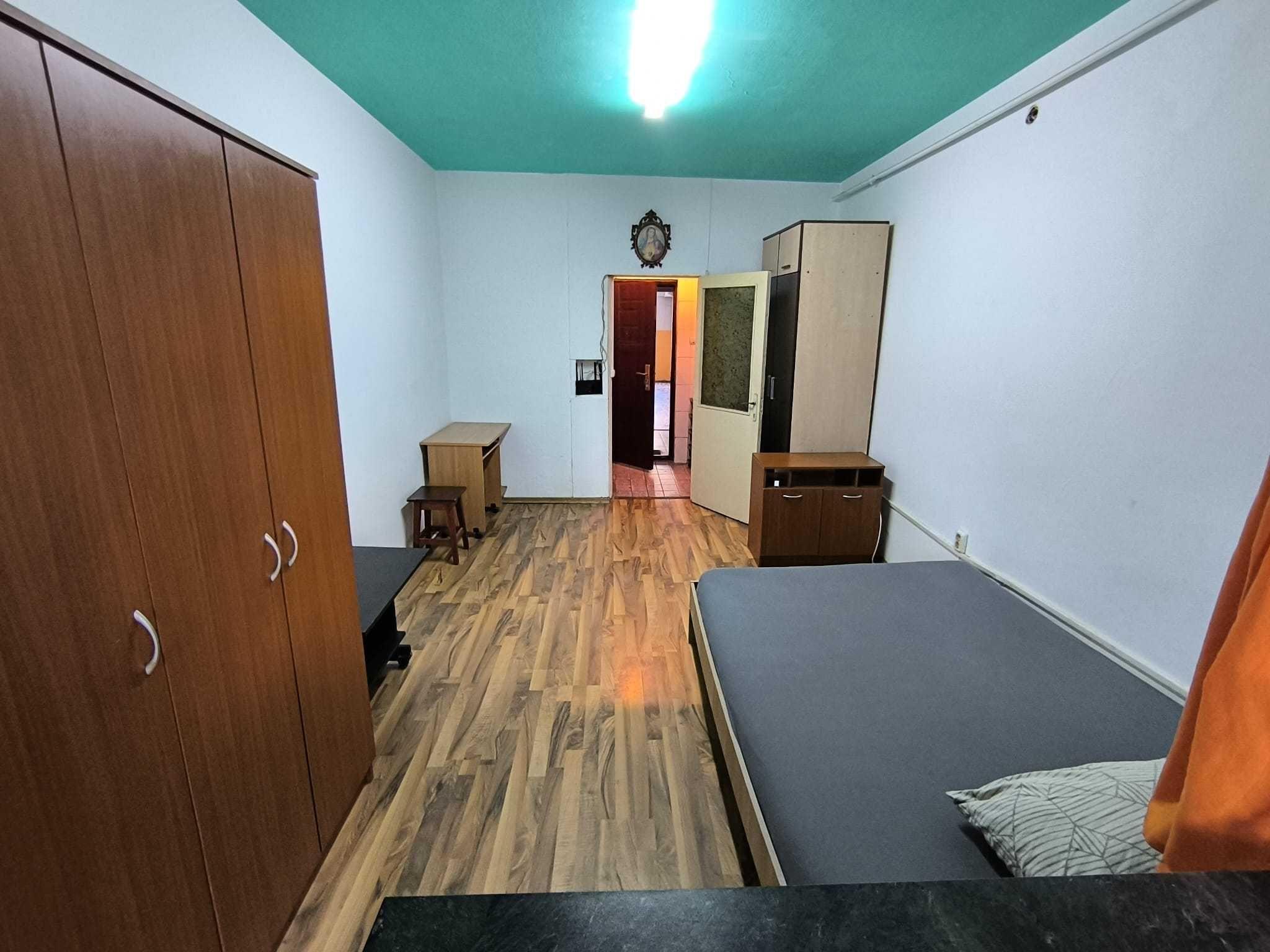 Garsoniera modesta la 7 min de metru Aparatorii Patriei