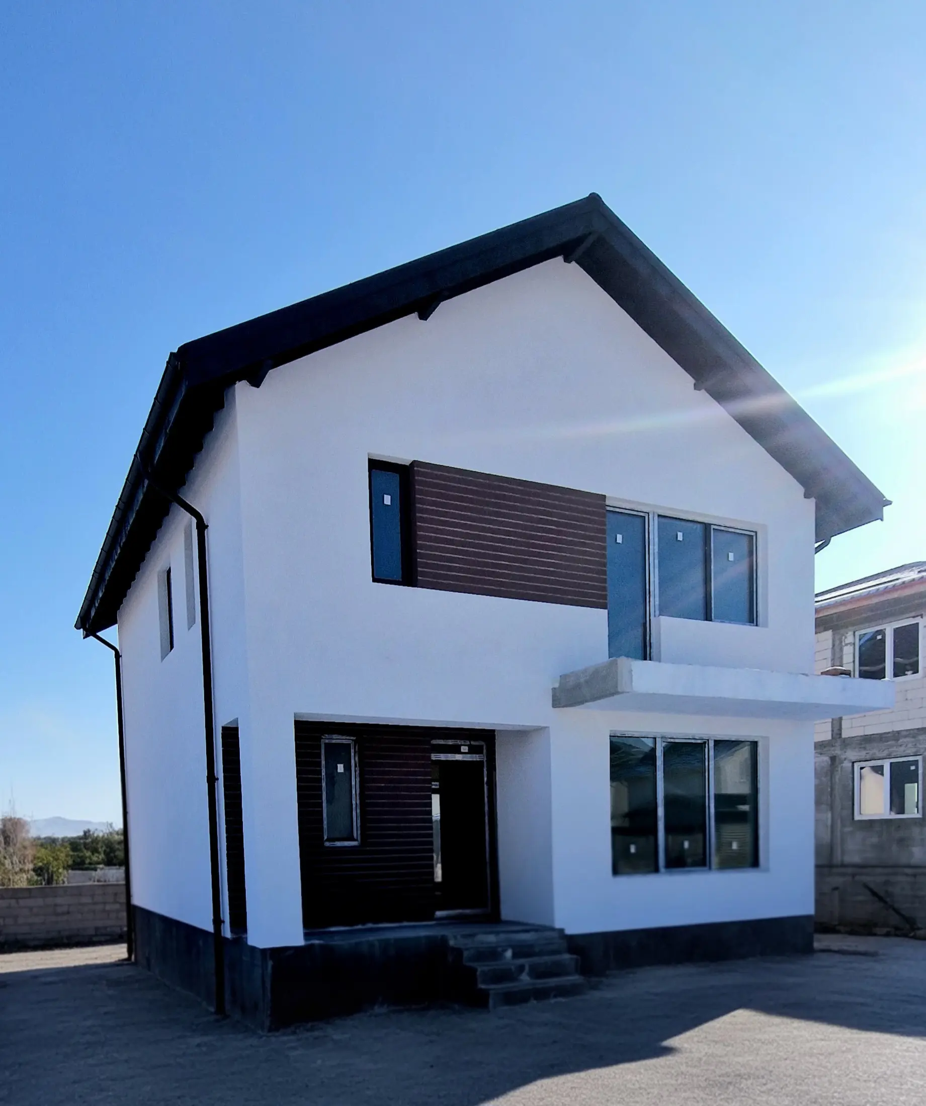 Vând casa individuala Berceni 4 camere , 3 bai