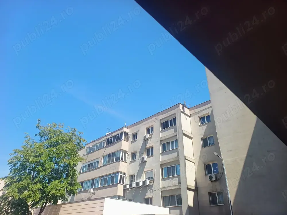 De vînzare apartament 3 camare decomandat etaj 3 din 4