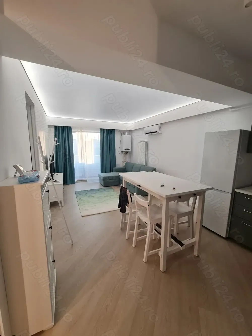 Închiriez apartament 2 camere Cortina North