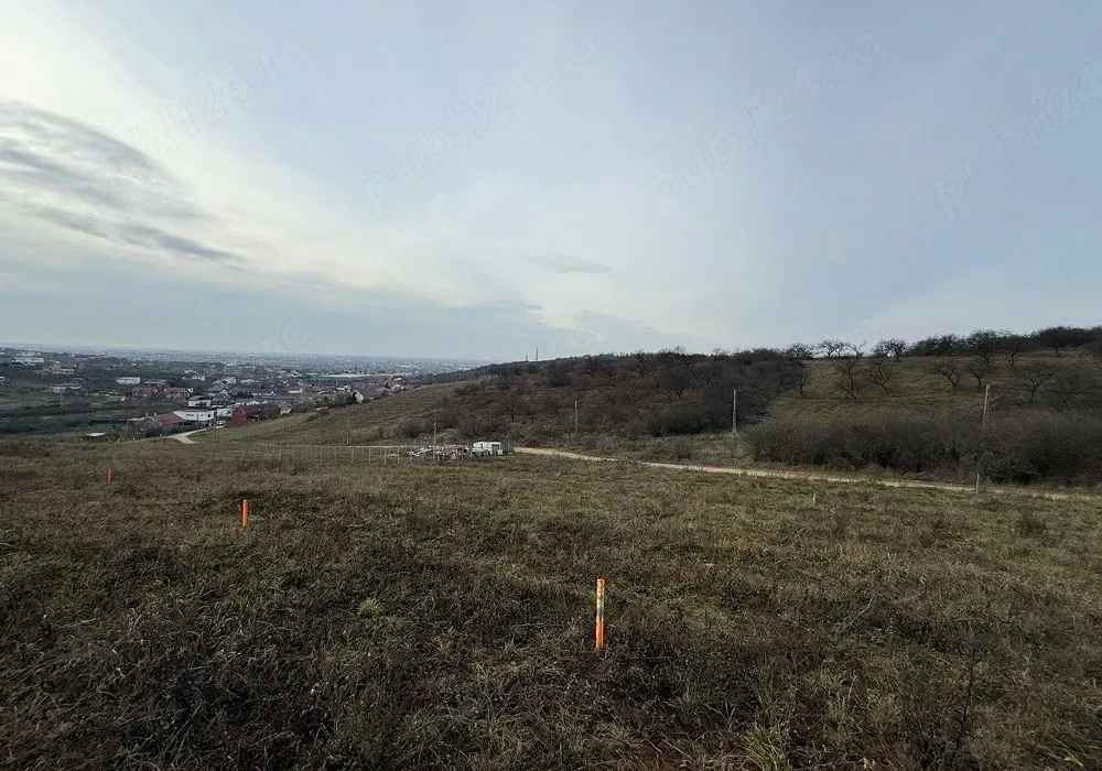 Teren intravilan 840mp front 22.41ml, cu vedere la oras