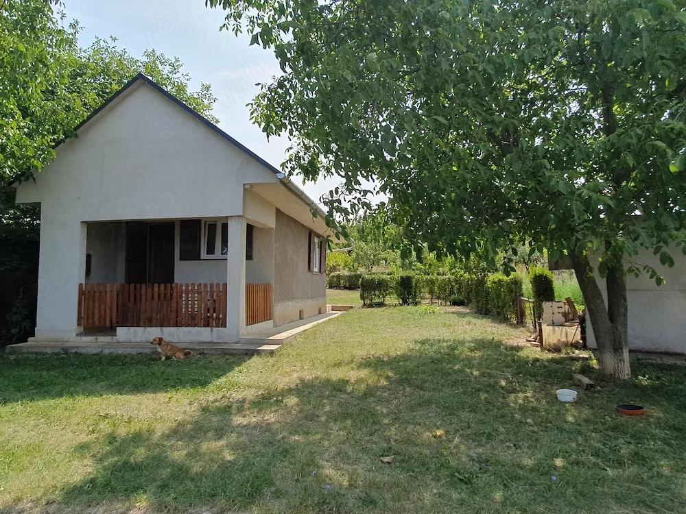 Vand 2 parcele teren extravilan cu construcție din bca