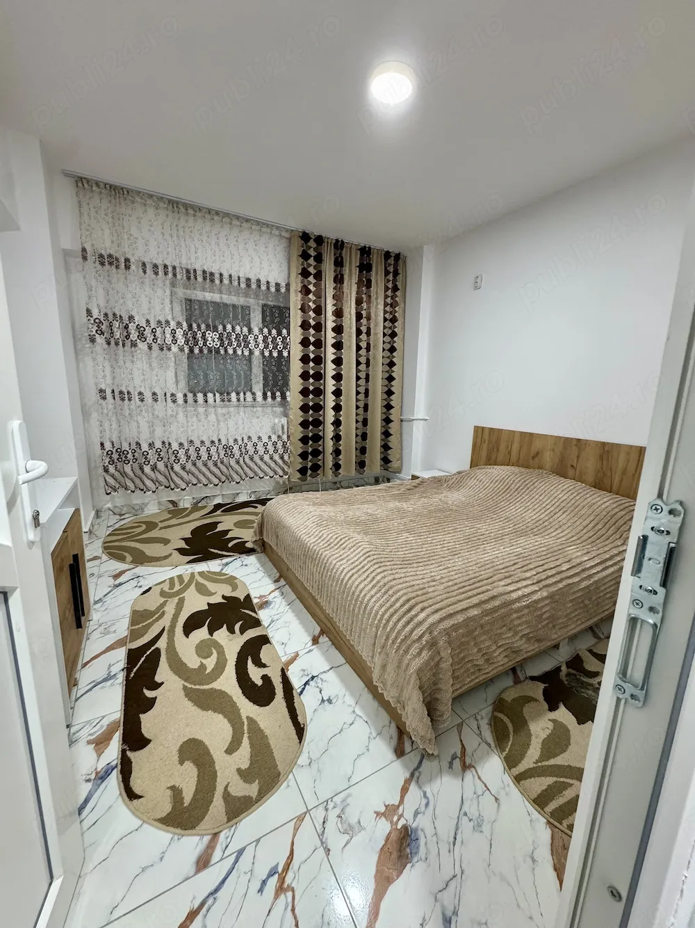 Apartament cu două camere de închiriat
