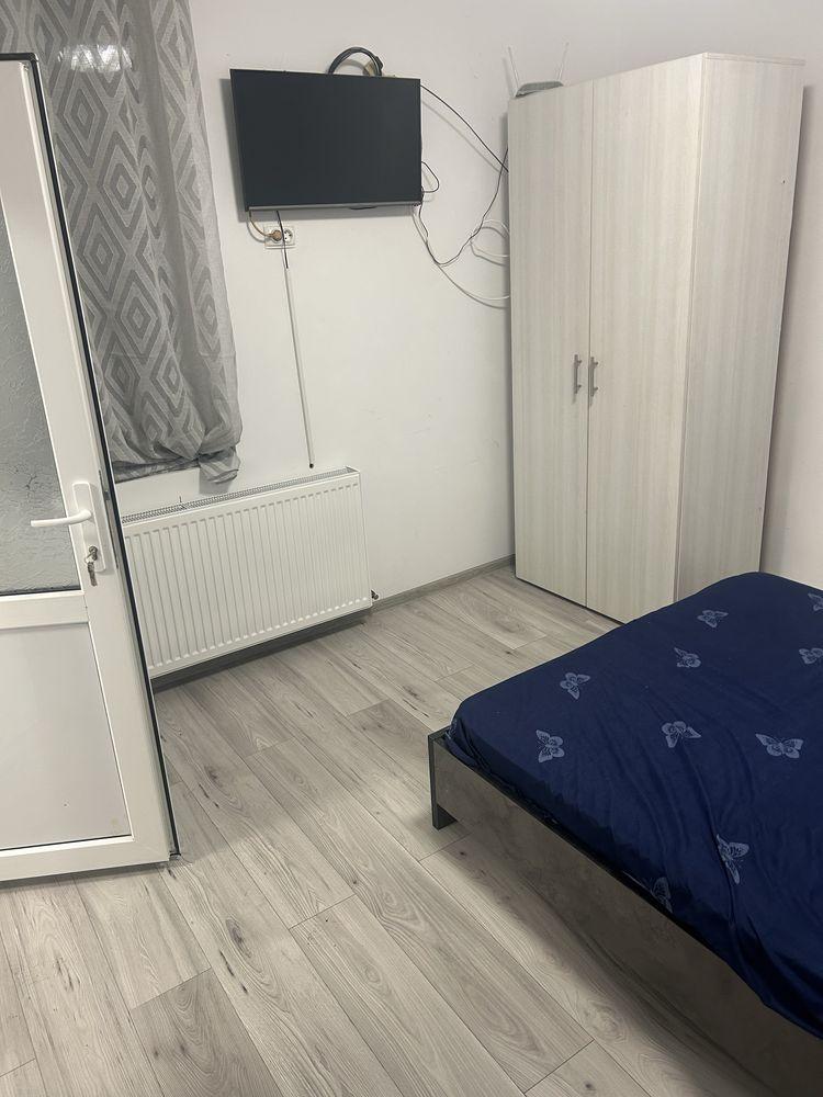 Inchiriez camera baie bucatarie