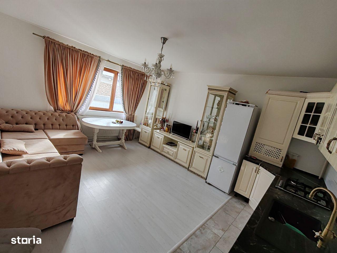 Apartament în vila-3 camere, 2 bai/ curte și parcare
