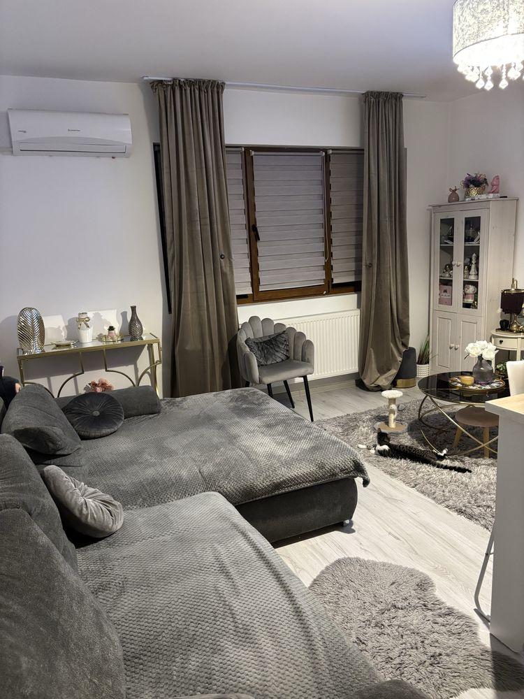 Vand apartament in vila cu curte proprie