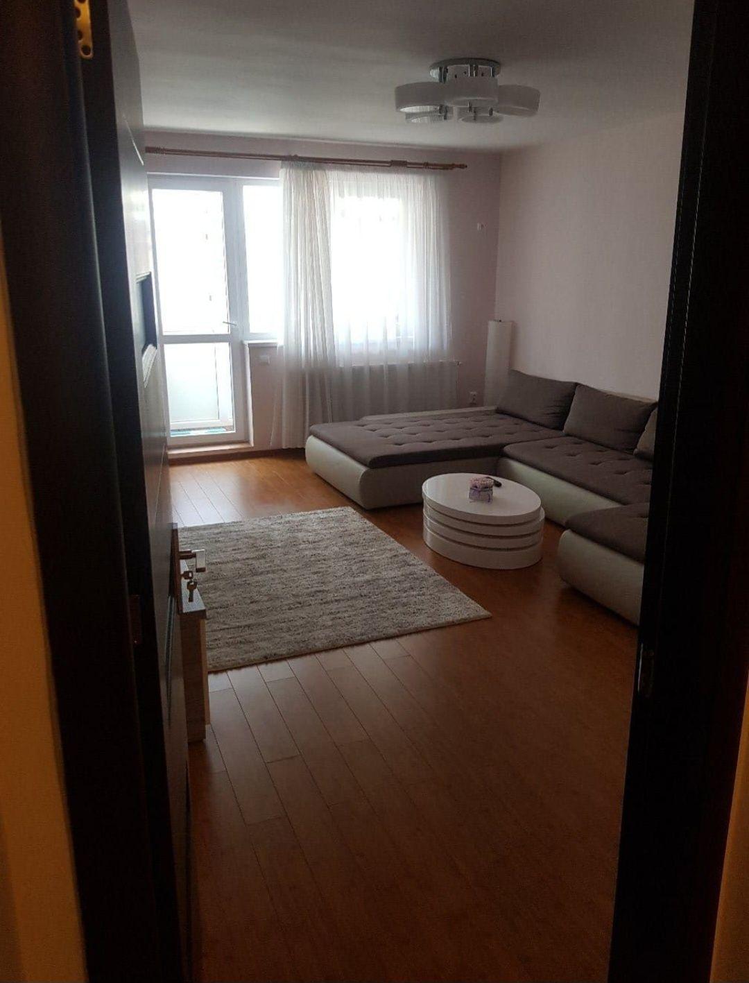Proprietar închiriez apartament 3 camere  500 € - imagine 1