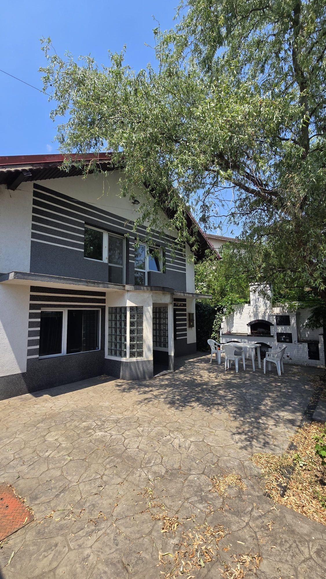 Casa individuala cu etaj, mobilata si utilata. Locatie excelenta! - imagine 1