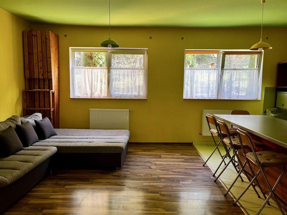 Proprietar vand ap 3 camere, 2 parcari, curte