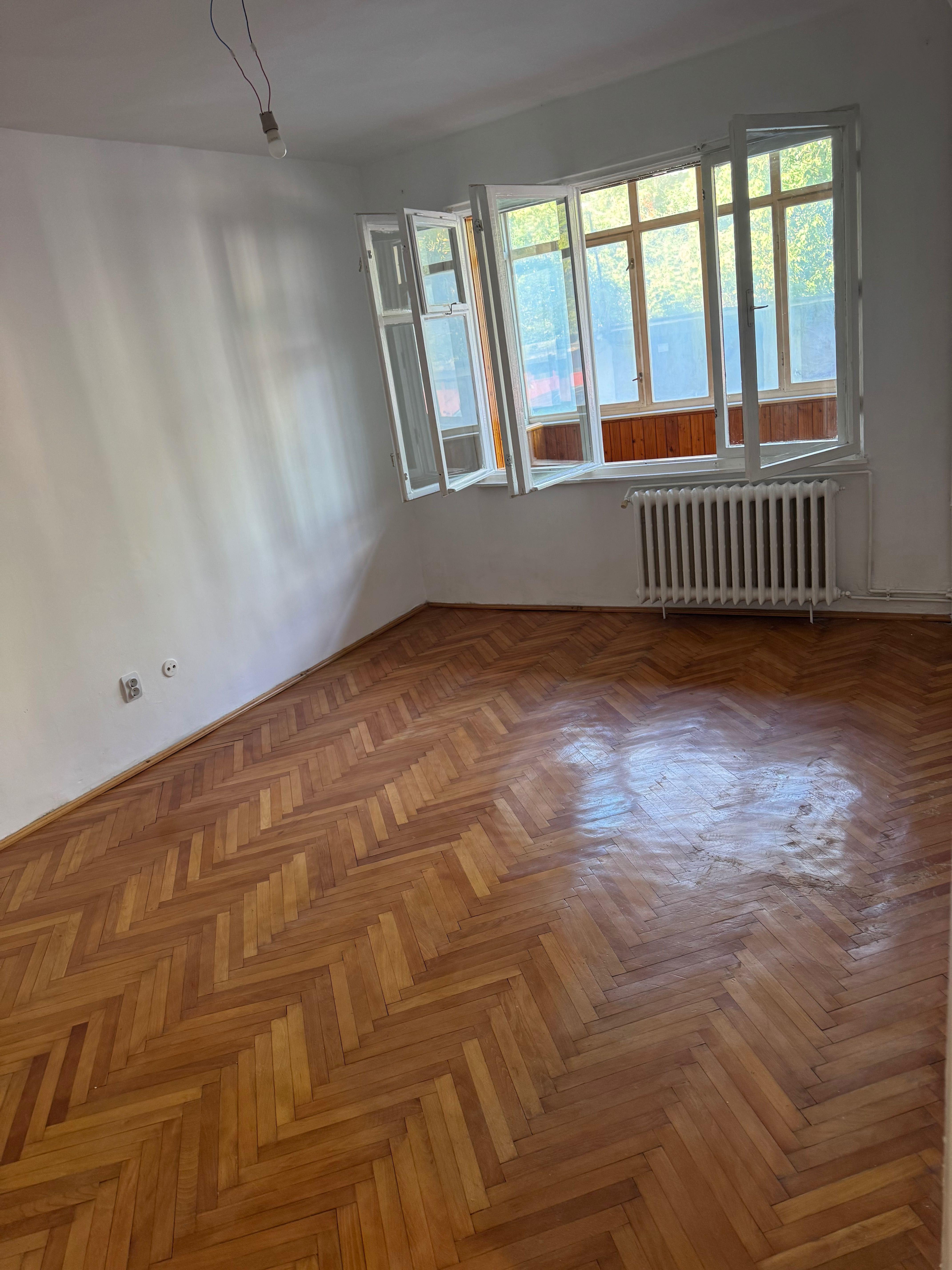 Apartament 2 camere TG-Mures,tudor str.cutezantei,+ garaj din beton - imagine 1