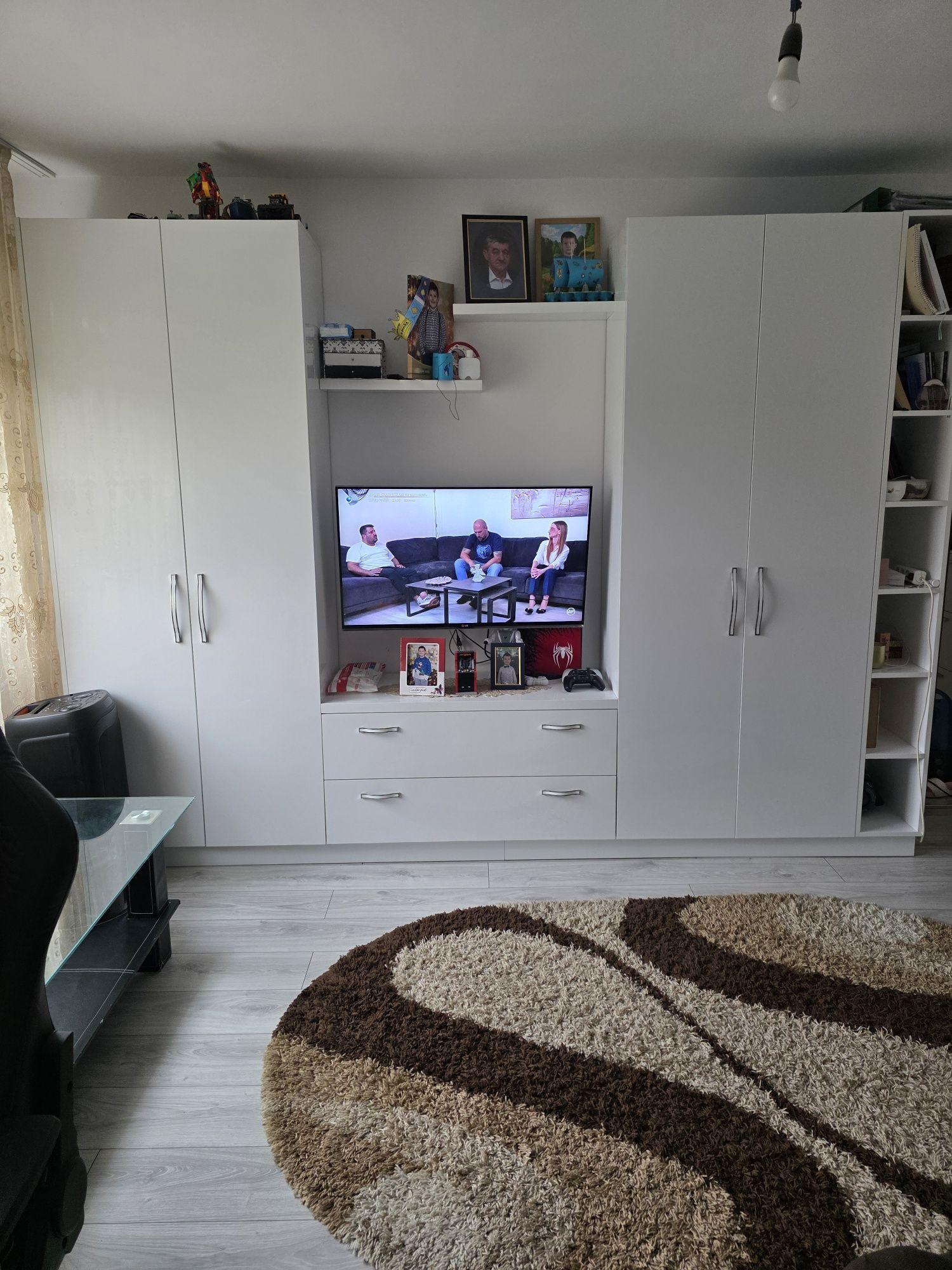 Vand apartamament cu 2 camere