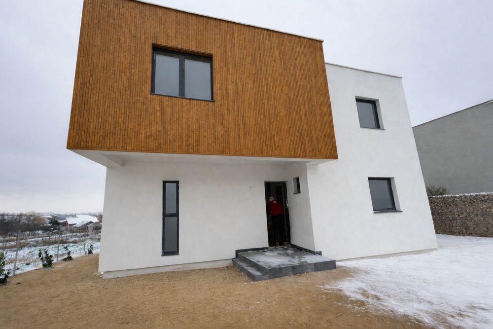 Vând casă modernă cu vedere panoramică asupra Oradiei