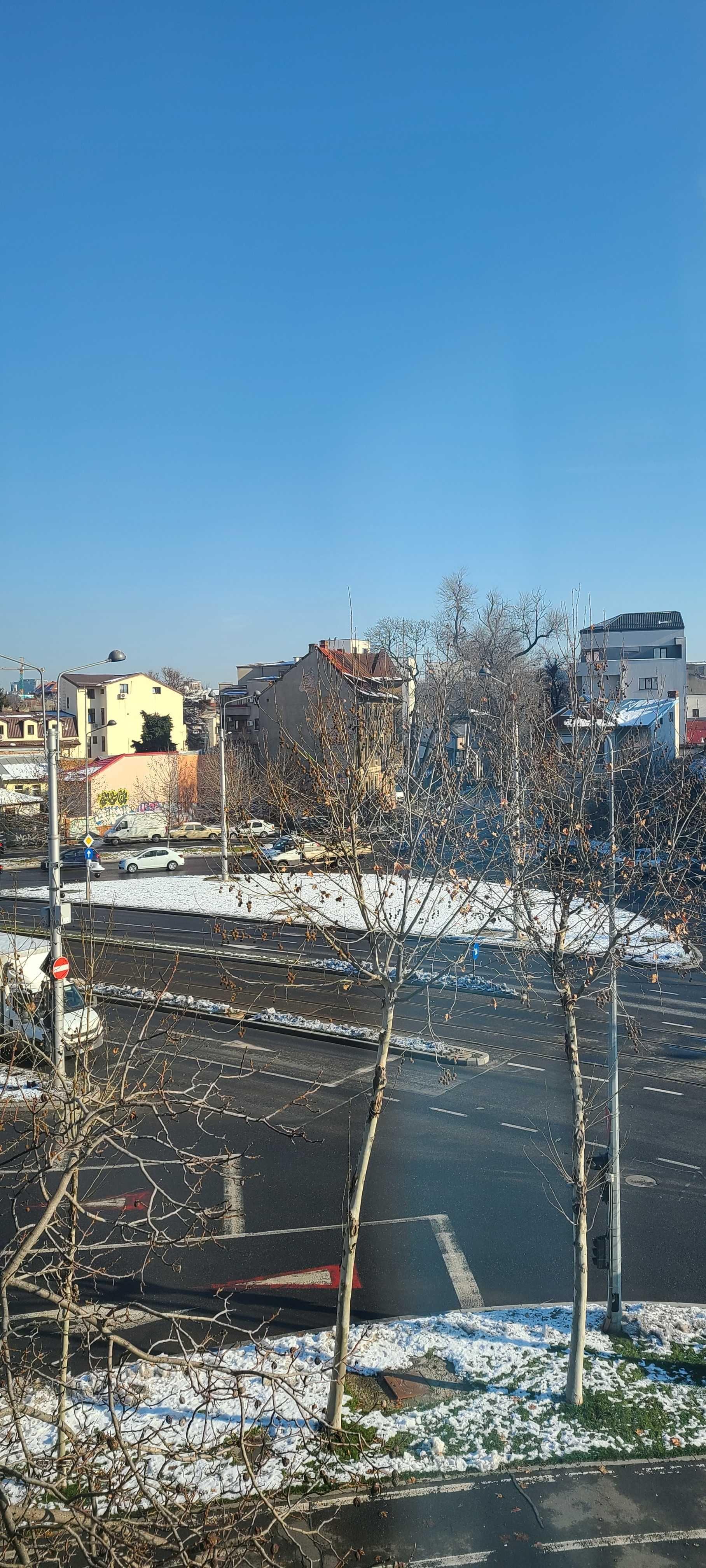 Inchiriez apartament cu 3 camere - Ultracentral- Luminos