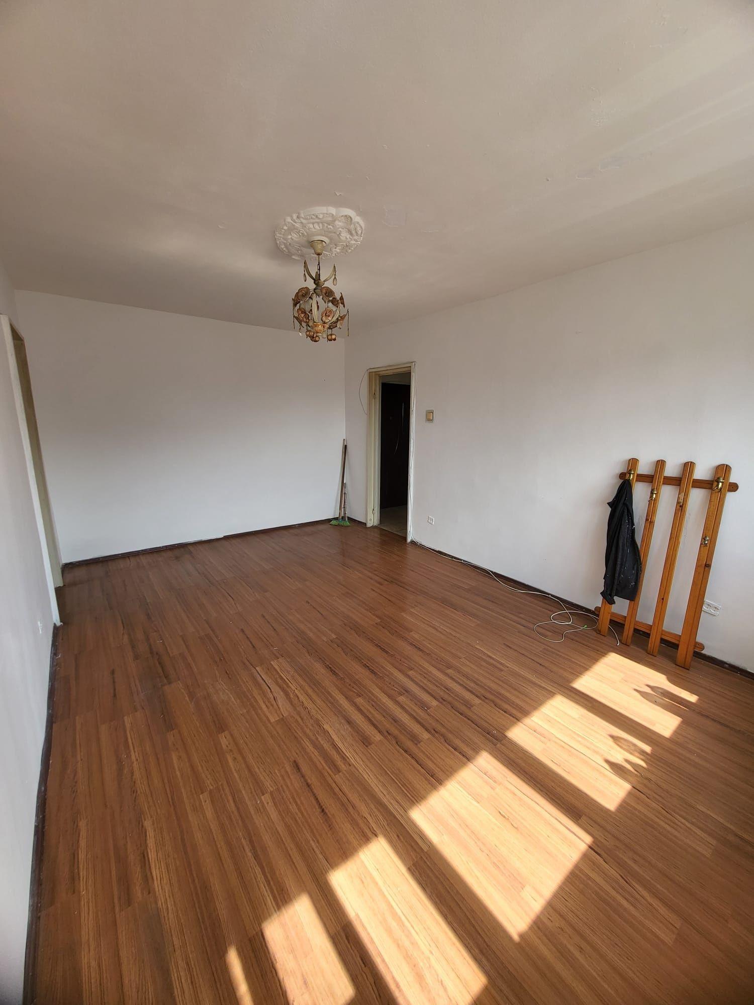 Vând apartament cu 2 camere Lacul Tei