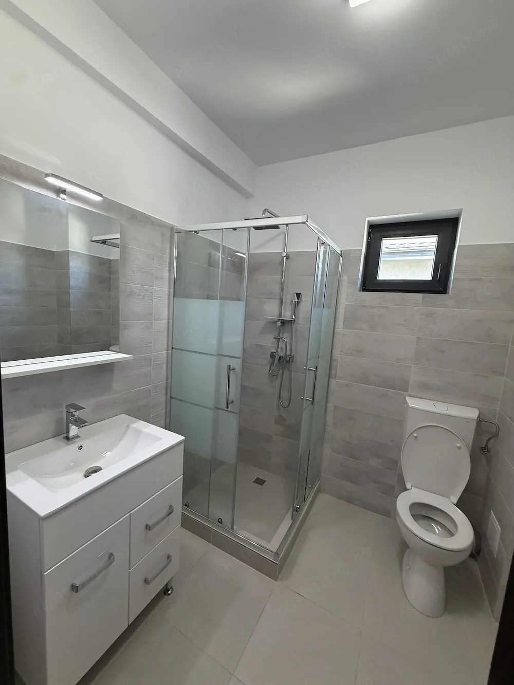 Vilă duplex modernă, 4 camere, 3 băi, curte proprie   Domnești