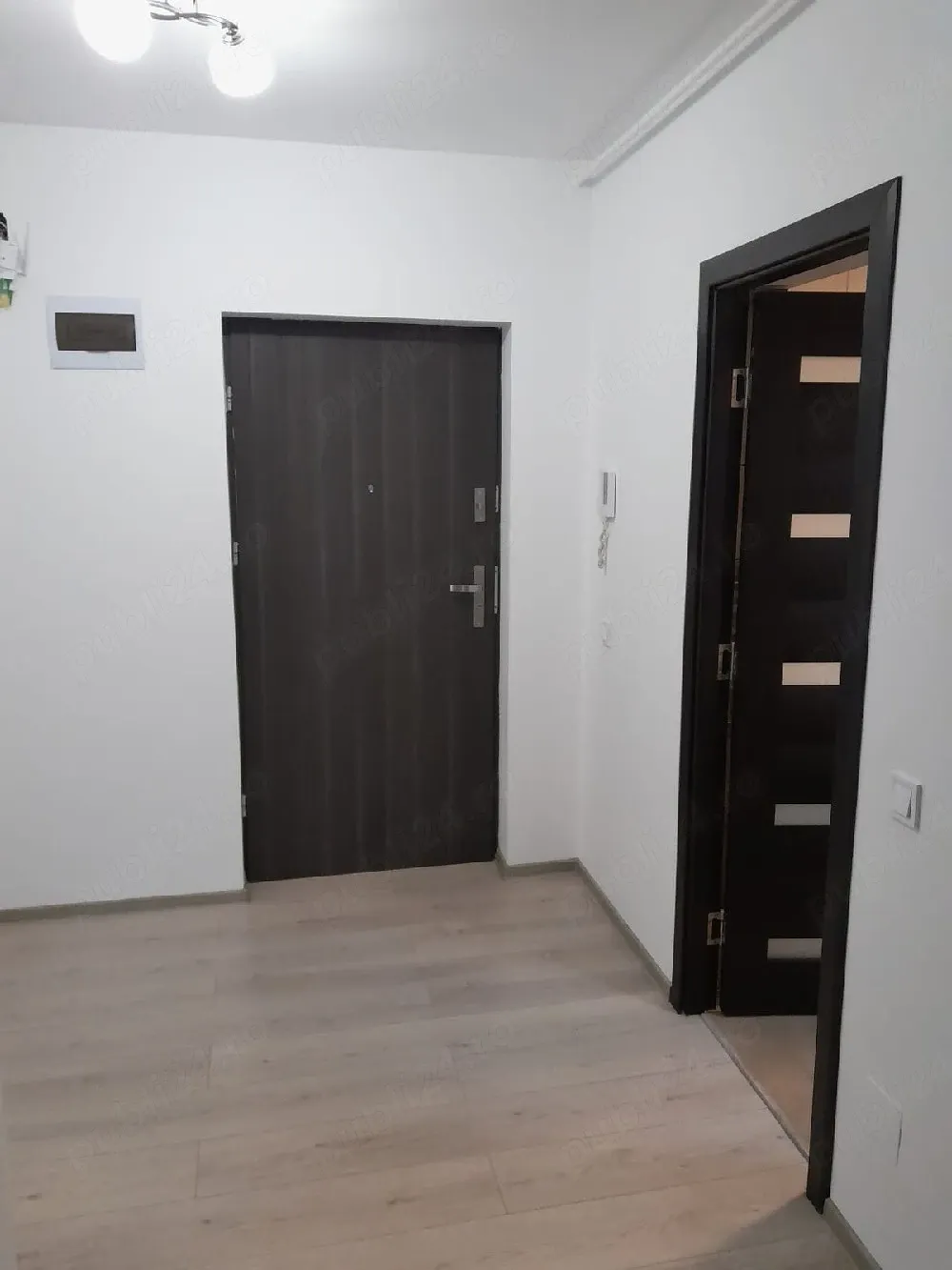 Vind apartament cu o camera