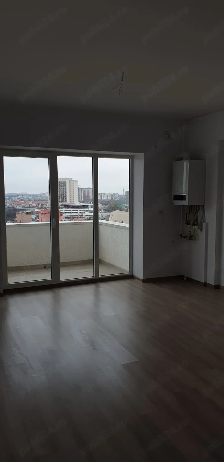 Vând garsonieră generoasă   Bulevardul Timișoara 58