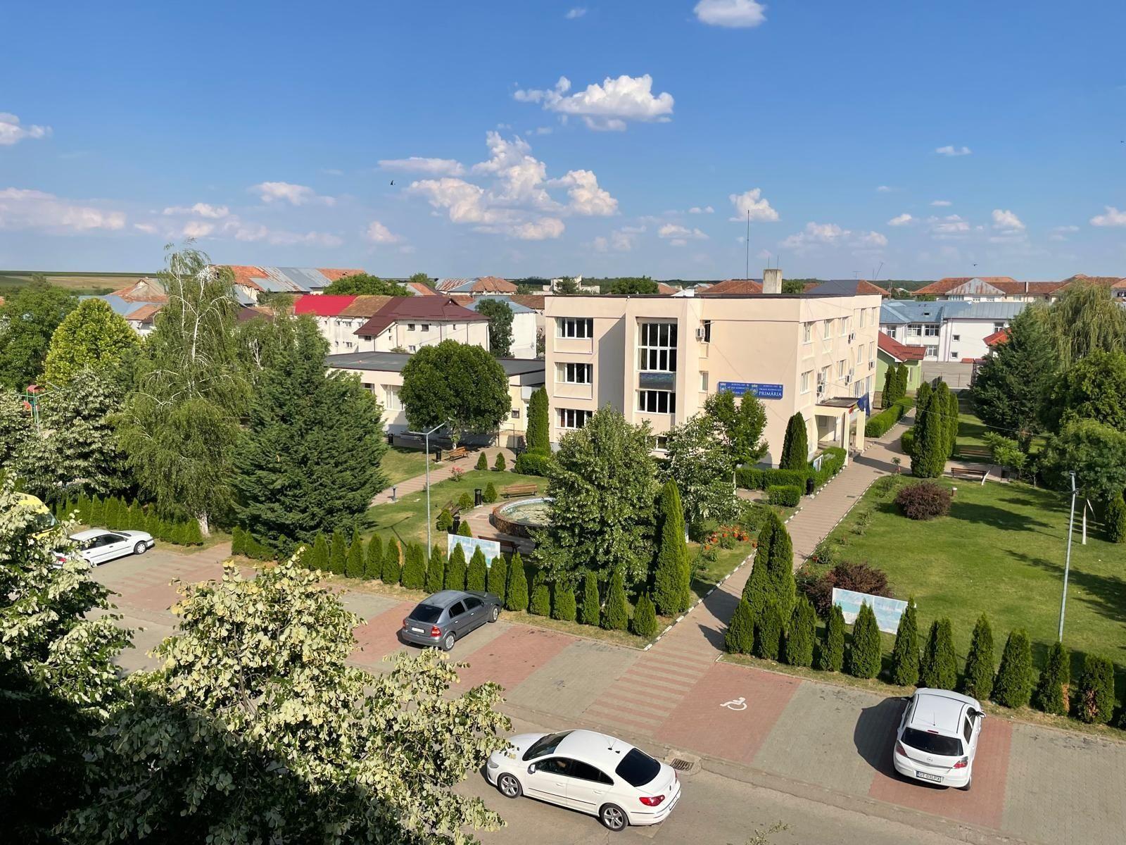 Vand apartament 2 camere Scornicesti - imagine 1