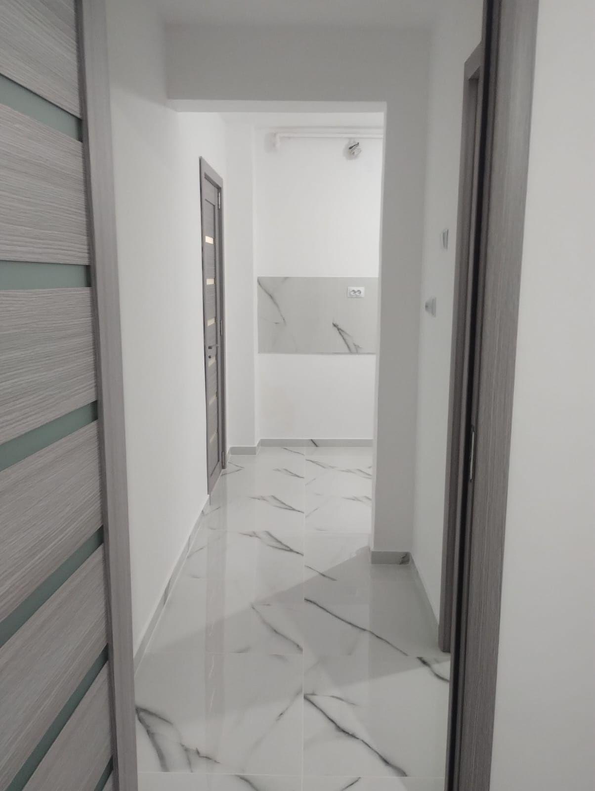 Vând apartament cu doua camere parter decomandat - imagine 1