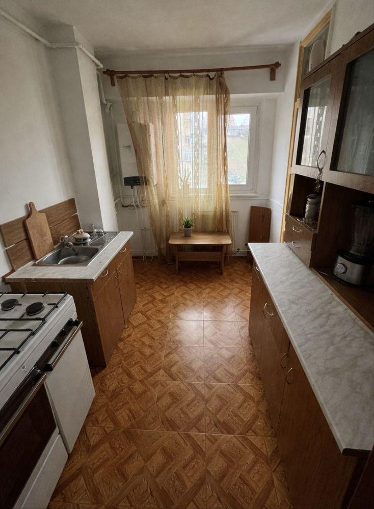 Inchiriez apartament 2 camere - Pitesti, Fratii Golesti - imagine 1