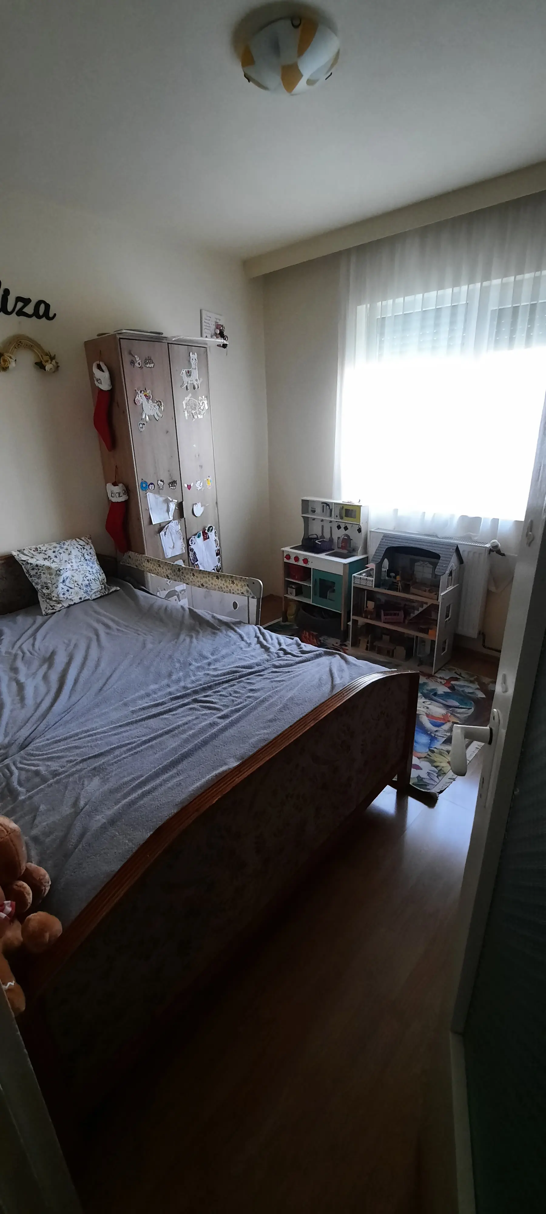 Apartament 2 camere de vanzare in Oradea, cartierul Rogerius!
Contact: 
Apartament 2 camere, de vanzare, Oradea ,Str. Italiana (Rogerius), tip Z etajul 2 din 4, 48 mp, partial mobilat, utilat.
In apropire este Parcul Magnoliei, piata Rogerius.