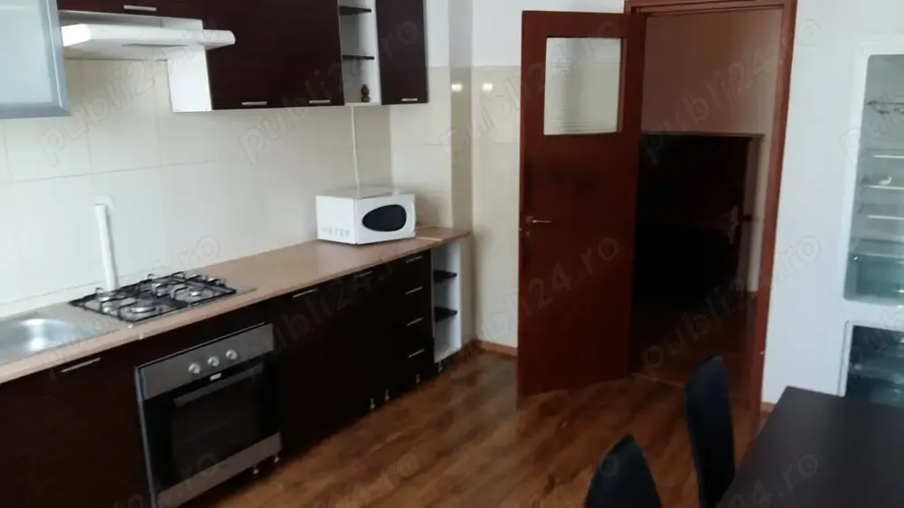 Inchiriez ap 4 camere spațios, in Centrul Pitestiului - imagine 1
