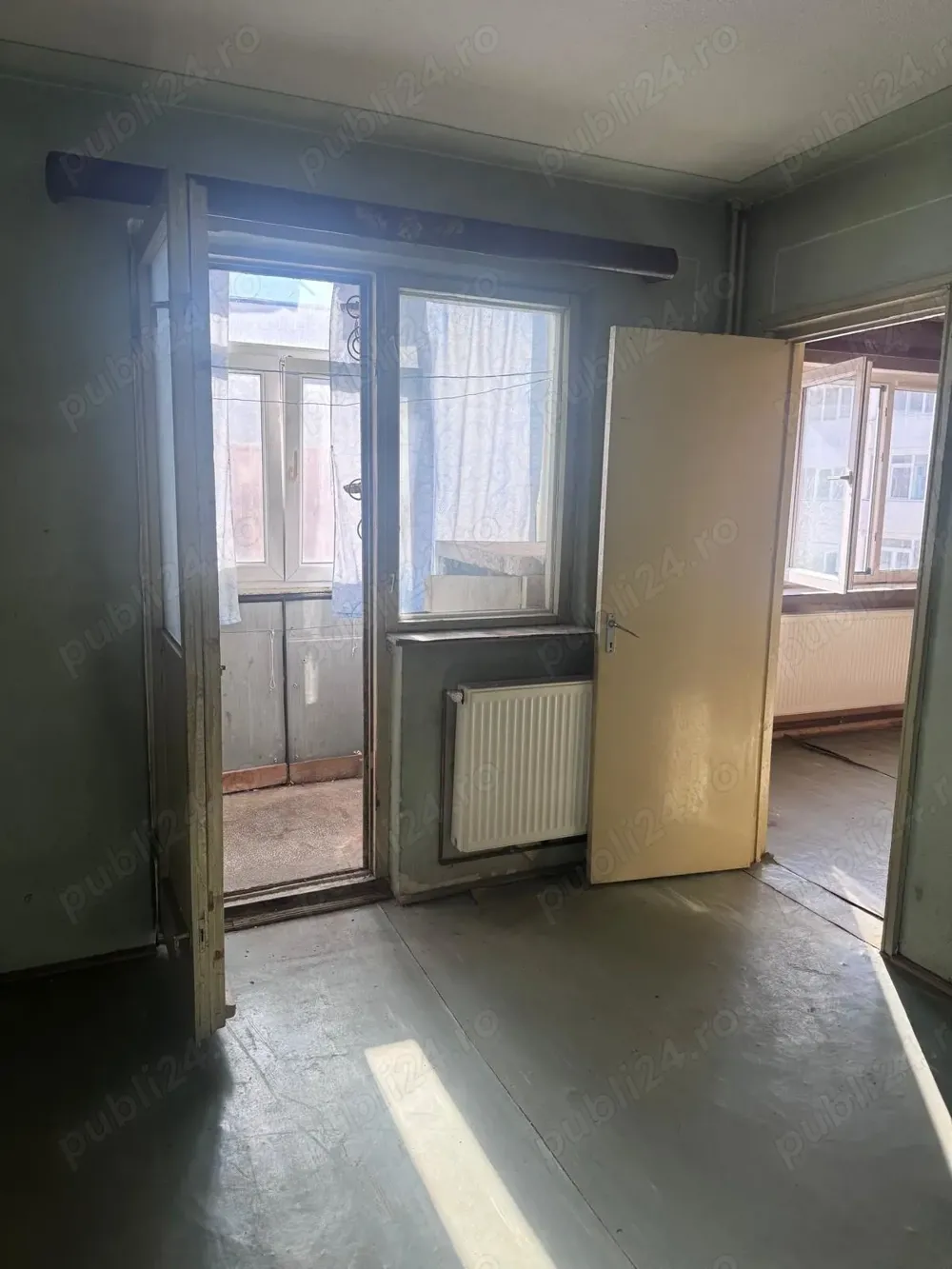 Vand apartament de doua camere