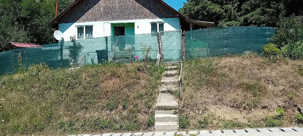 Casă de vânzare - imagine 1