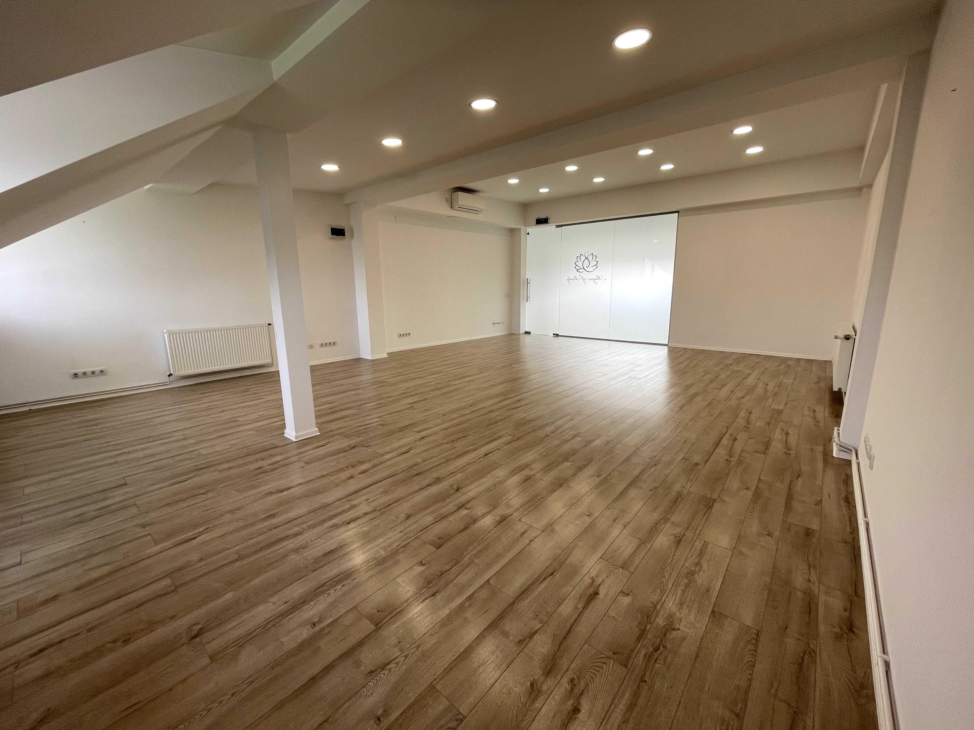 Inchiriez spatiu de 65mp, open space, zona str Paris (Rivus mall) - imagine 1